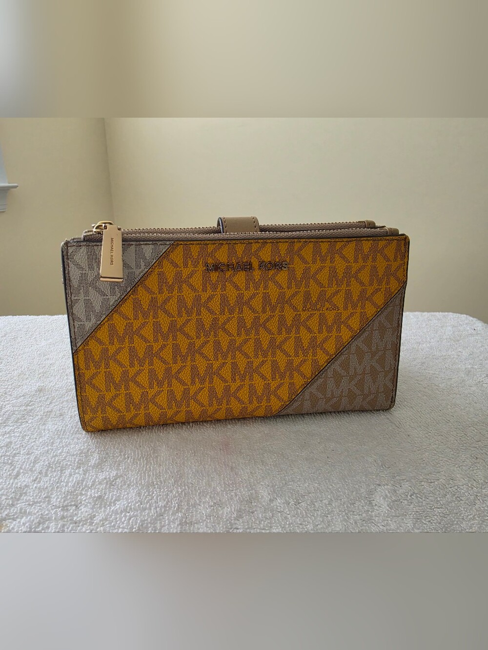 Michael Kors Signature MK Zip Wallet - Mustard/Brown